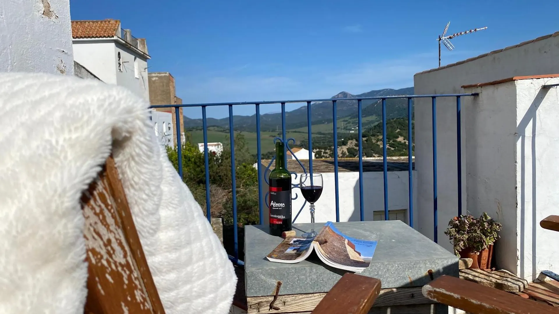 Alojamiento Armenia Patio Apartment Alcala de los Gazules Spain